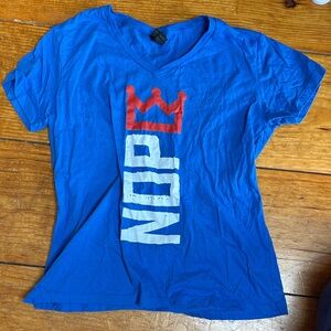 NO KINGS (NOPE) Gildan Royal Blue women’s V-Neck Tee 2XL Runs Small